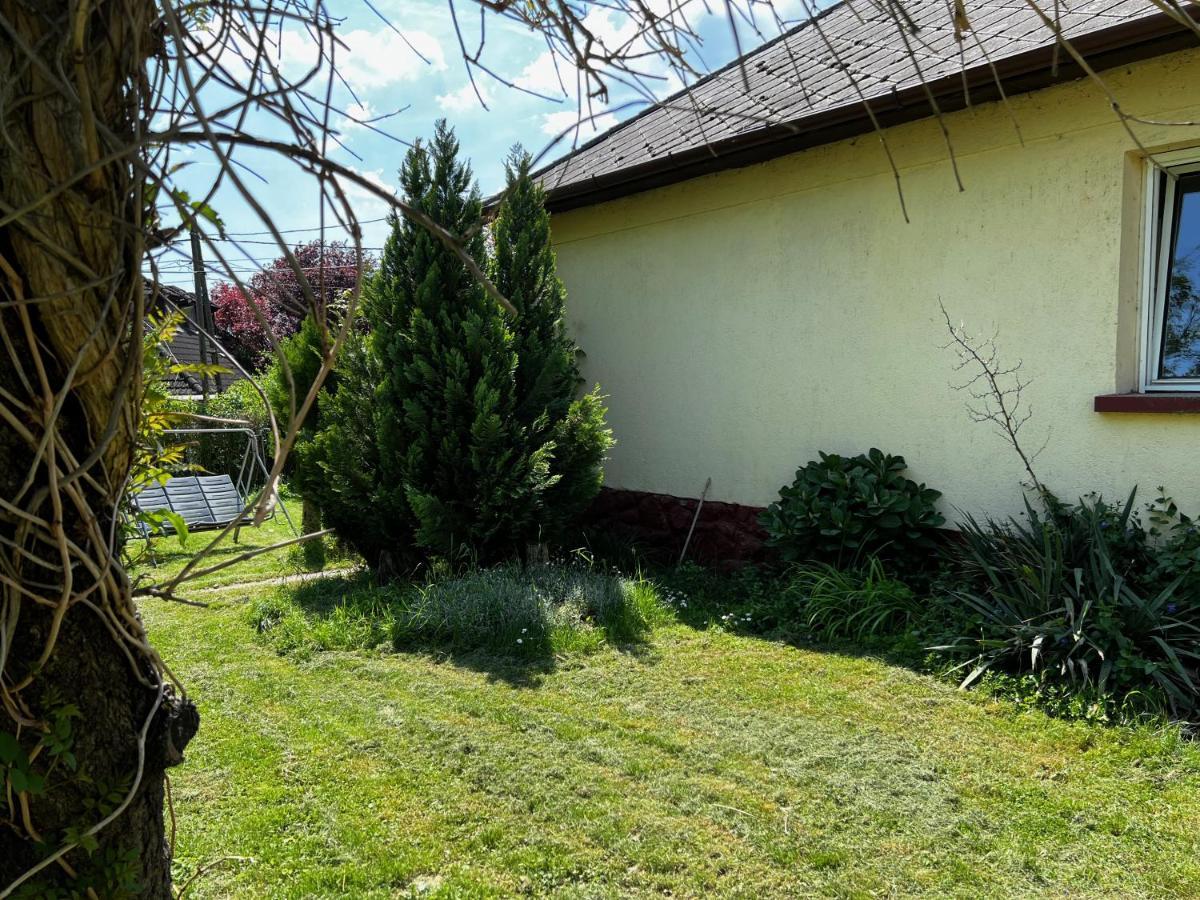 Csodakertes kisház Balatonfűzfőn Kültér fotó
